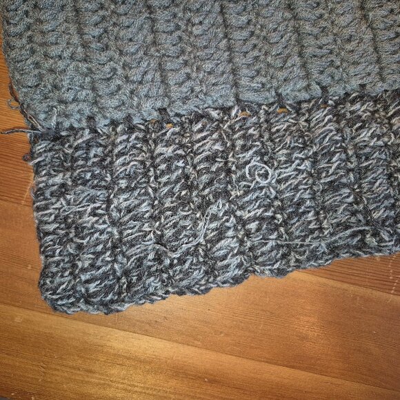 Winter gray grey knitted scarf - Picture 4 of 6